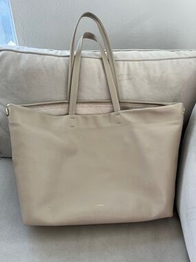 Cuyana Classic Easy Zipper Tote - Stone Color - Comes with Insert